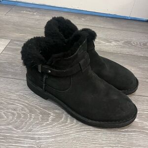 UGG Elisa Genuine Shearling Pull-on with strap Bootie US 7 Black Suede